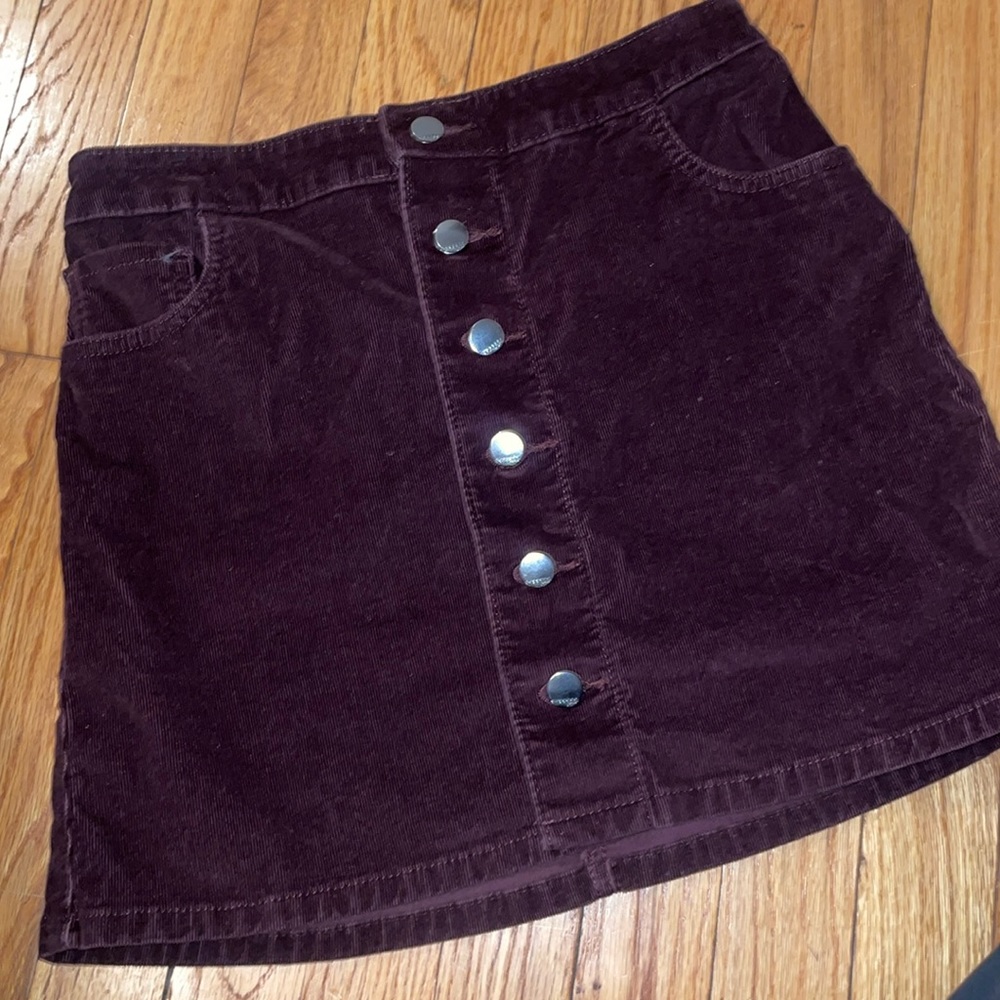 Express corduroy mini skirt. Burgundy. Fun metal grey buttons. Has pockets!